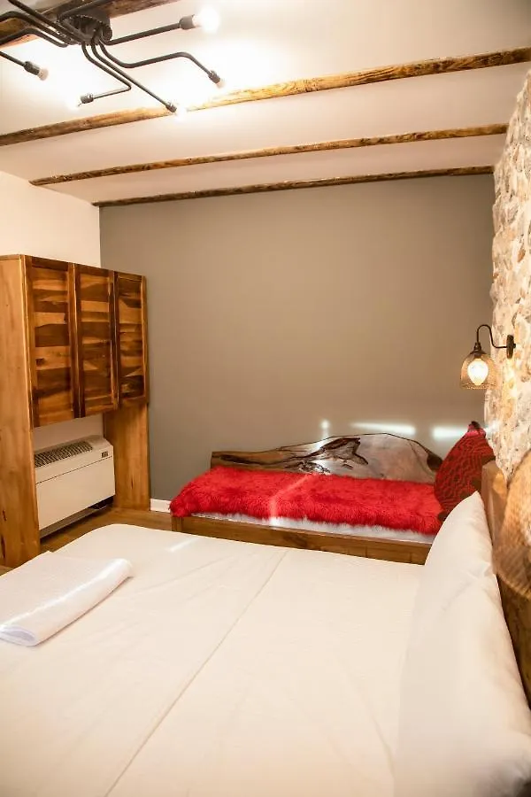 Hotel Tres Belle Korce Albánie