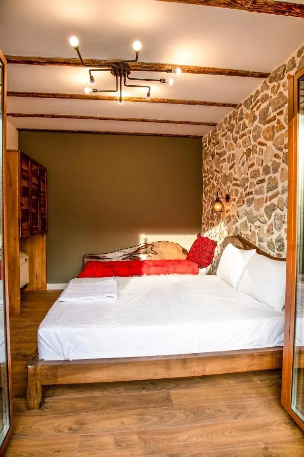 Hotel Très Belle Korce 0*,  Albania